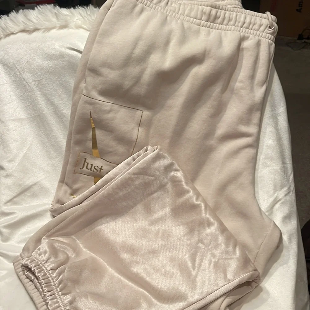 NWOT Nike joggers - Picture 2 of 5